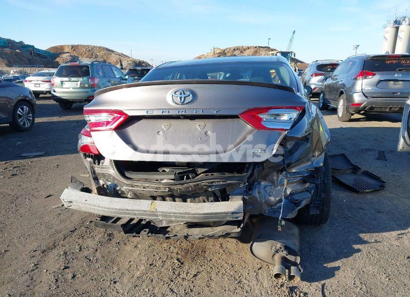 Photo 17 of 2018 Toyota Camry SE (VIN 4T1B11HK0JU115396)