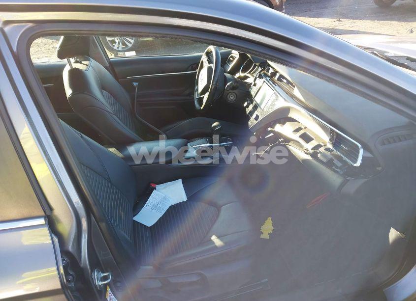 Photo 5 of 2018 Toyota Camry SE (VIN 4T1B11HK0JU115396)