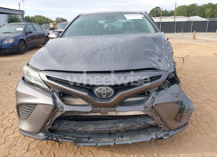 Photo 12 of 2018 Toyota Camry SE (VIN 4T1B11HK0JU136653)