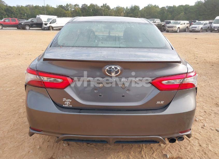 Photo 16 of 2018 Toyota Camry SE (VIN 4T1B11HK0JU136653)