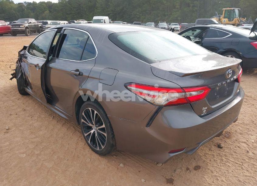Photo 3 of 2018 Toyota Camry SE (VIN 4T1B11HK0JU136653)