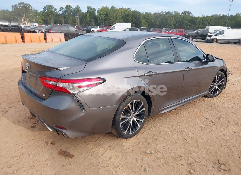 Photo 4 of 2018 Toyota Camry SE (VIN 4T1B11HK0JU136653)