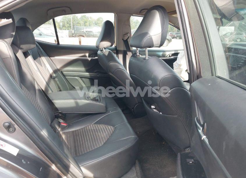 Photo 8 of 2018 Toyota Camry SE (VIN 4T1B11HK0JU136653)