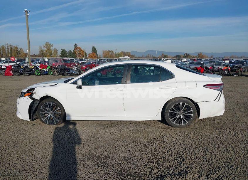 Photo 14 of 2018 Toyota Camry SE (VIN 4T1B11HK0JU138144)