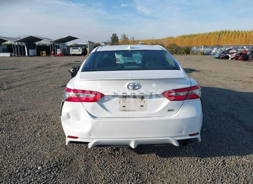 Photo 16 of 2018 Toyota Camry SE (VIN 4T1B11HK0JU138144)