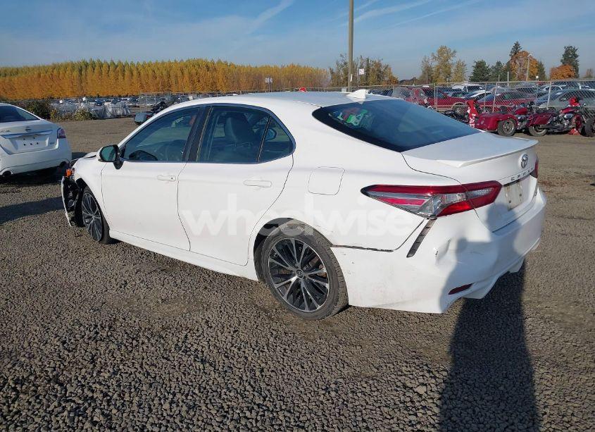 Photo 3 of 2018 Toyota Camry SE (VIN 4T1B11HK0JU138144)