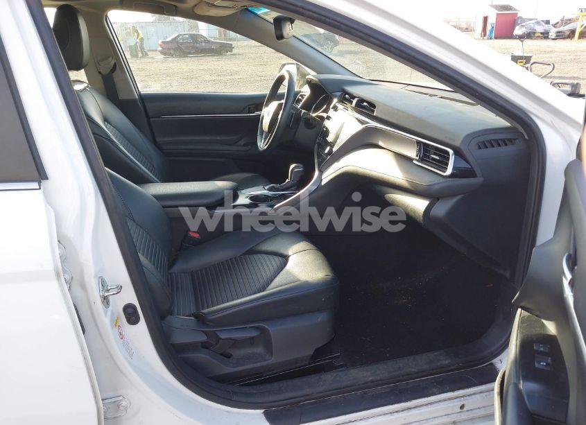 Photo 5 of 2018 Toyota Camry SE (VIN 4T1B11HK0JU138144)