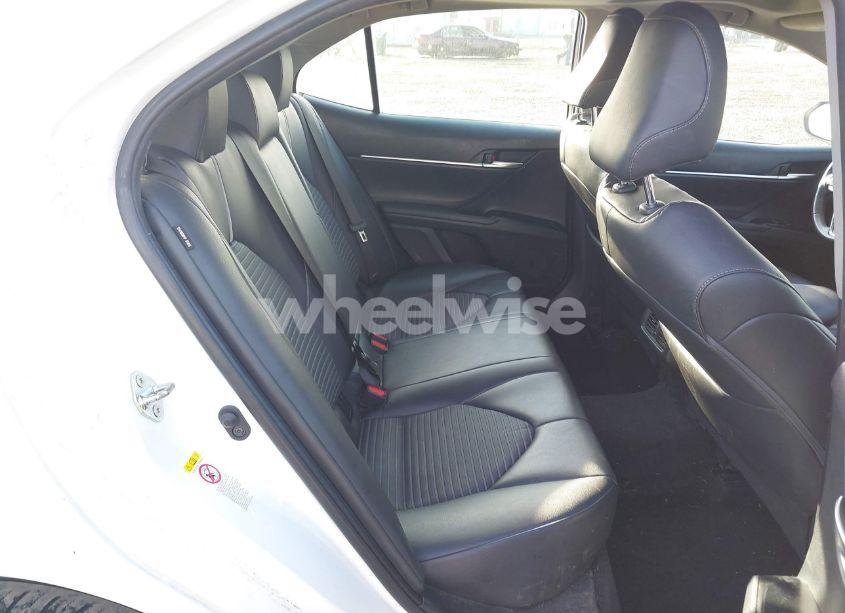 Photo 8 of 2018 Toyota Camry SE (VIN 4T1B11HK0JU138144)