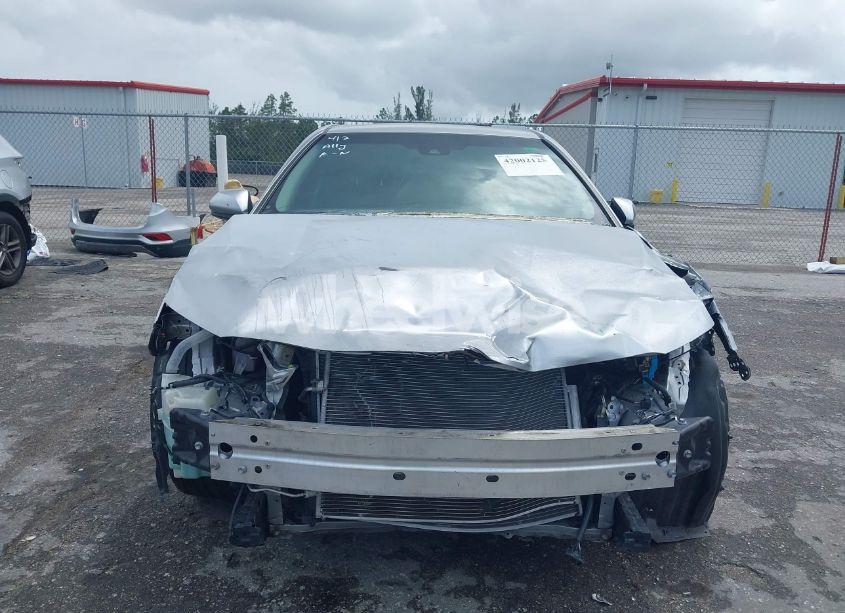 Photo 13 of 2018 Toyota Camry SE (VIN 4T1B11HK0JU147619)