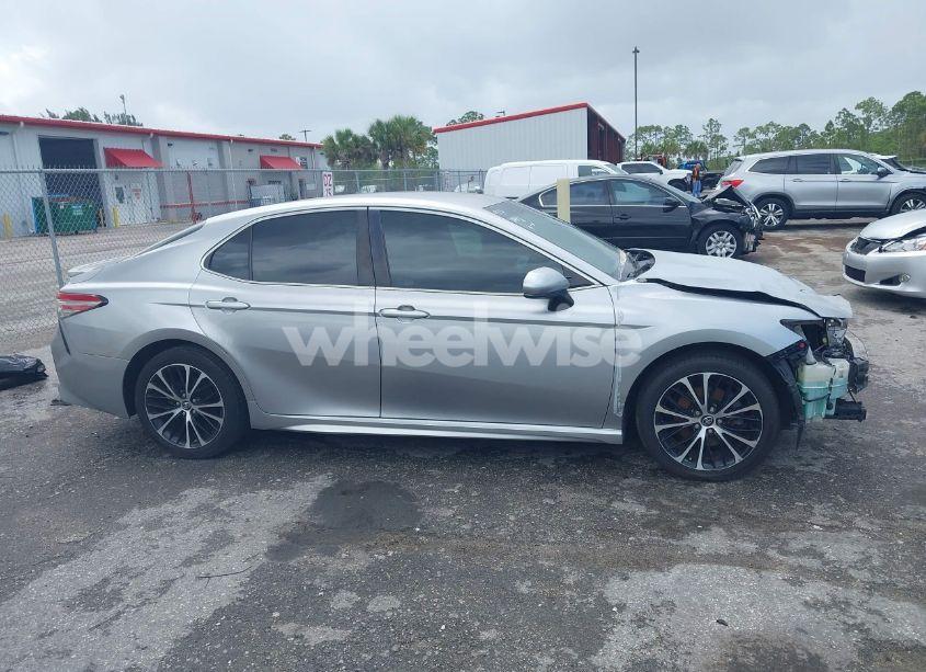 Photo 14 of 2018 Toyota Camry SE (VIN 4T1B11HK0JU147619)