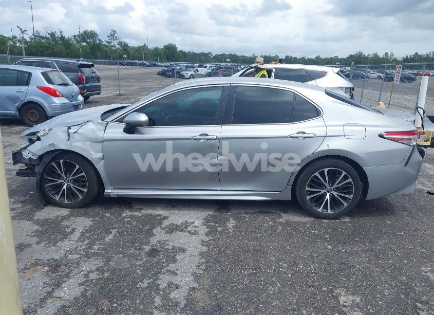 Photo 15 of 2018 Toyota Camry SE (VIN 4T1B11HK0JU147619)