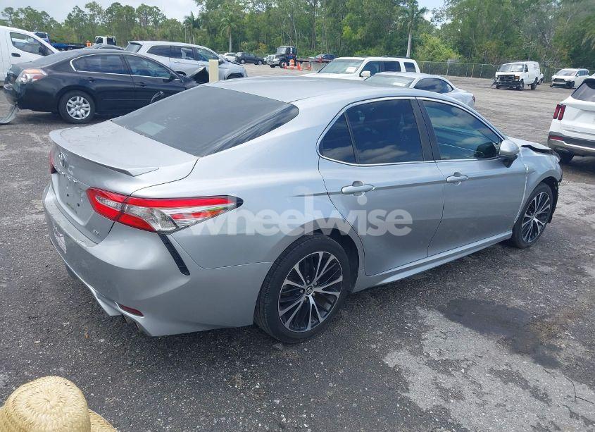 Photo 4 of 2018 Toyota Camry SE (VIN 4T1B11HK0JU147619)