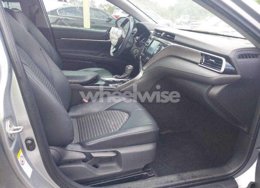 Photo 5 of 2018 Toyota Camry SE (VIN 4T1B11HK0JU147619)