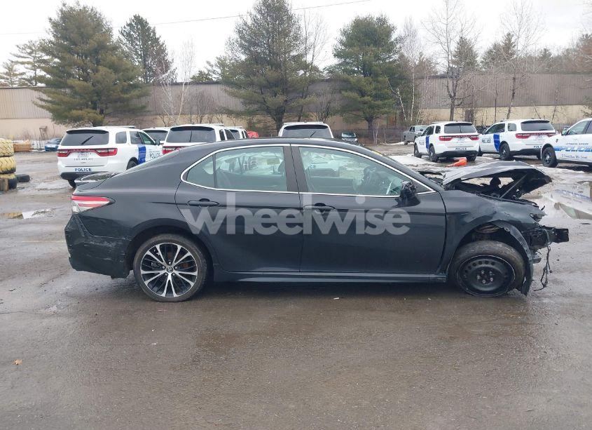 Photo 13 of 2018 Toyota Camry SE (VIN 4T1B11HK0JU152125)