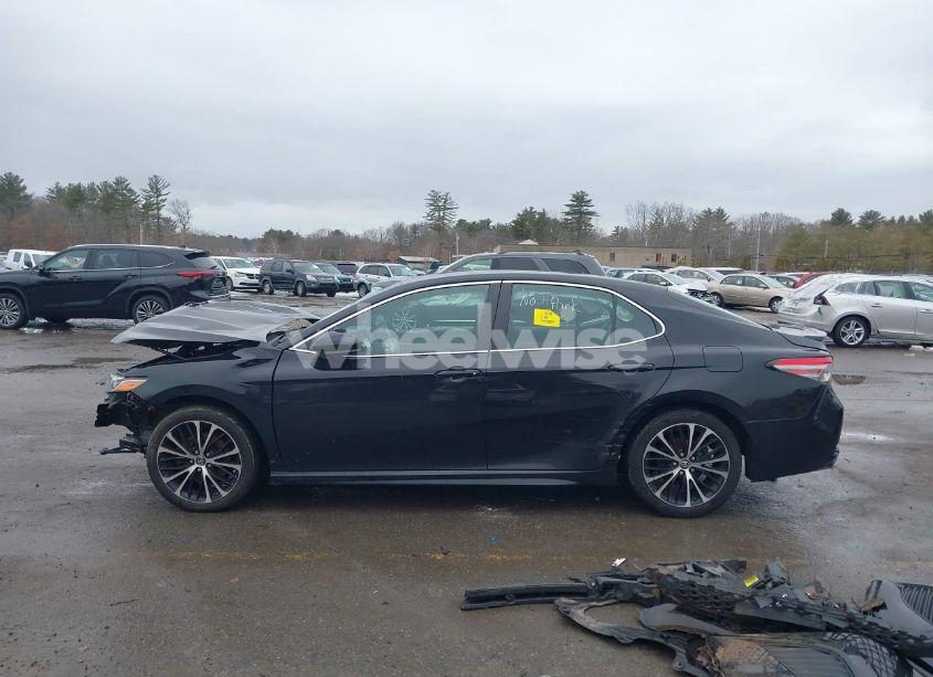 Photo 14 of 2018 Toyota Camry SE (VIN 4T1B11HK0JU152125)