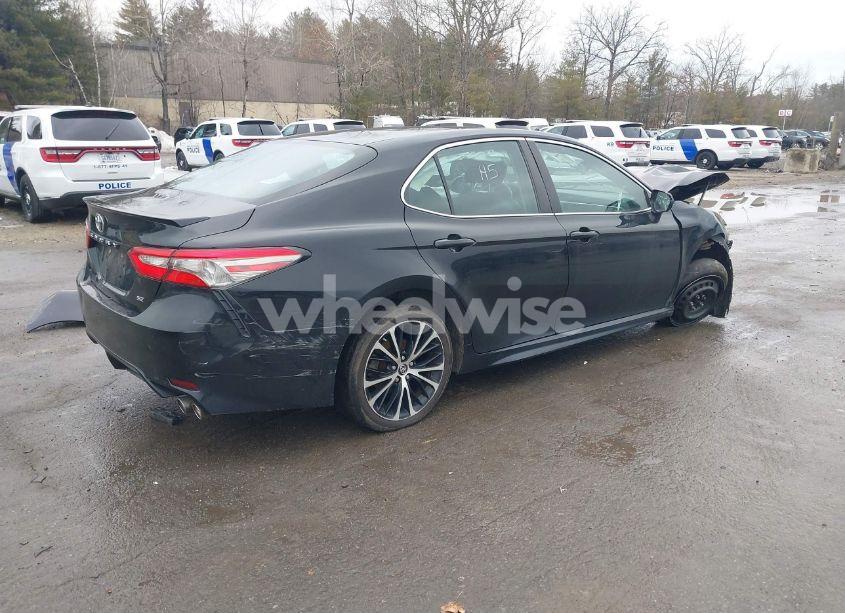 Photo 4 of 2018 Toyota Camry SE (VIN 4T1B11HK0JU152125)