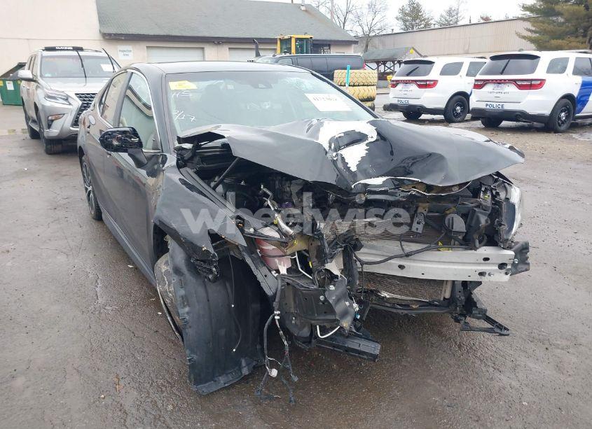 Photo 6 of 2018 Toyota Camry SE (VIN 4T1B11HK0JU152125)