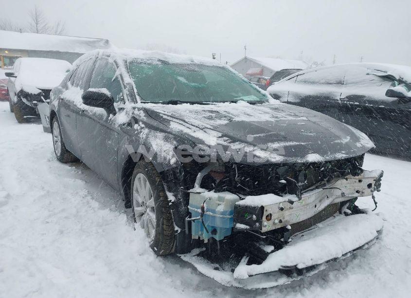 2018 Toyota Camry LE (VIN 4T1B11HK0JU152836) main photo
