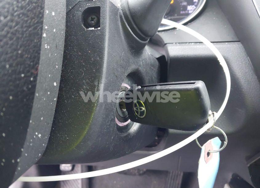 Photo 11 of 2018 Toyota Camry LE (VIN 4T1B11HK0JU152836)