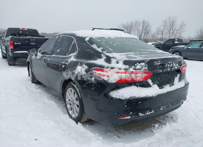 Photo 3 of 2018 Toyota Camry LE (VIN 4T1B11HK0JU152836)