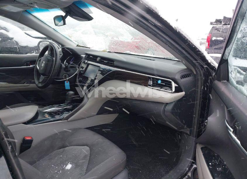 Photo 5 of 2018 Toyota Camry LE (VIN 4T1B11HK0JU152836)