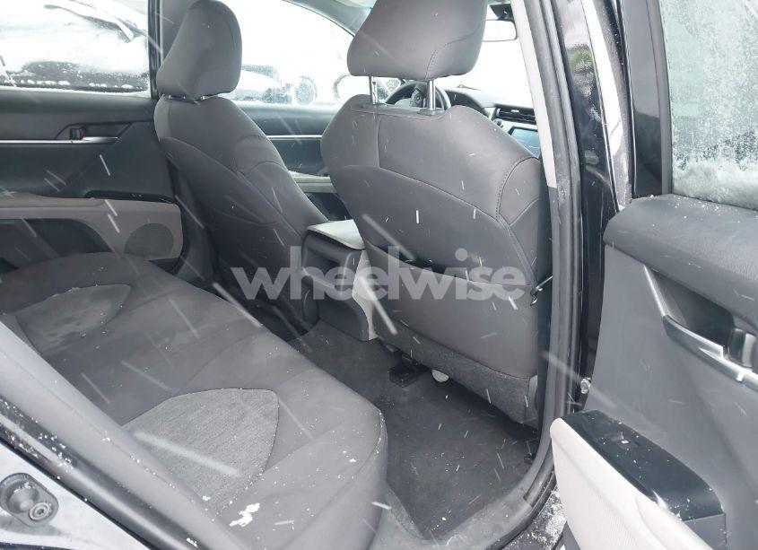 Photo 8 of 2018 Toyota Camry LE (VIN 4T1B11HK0JU152836)