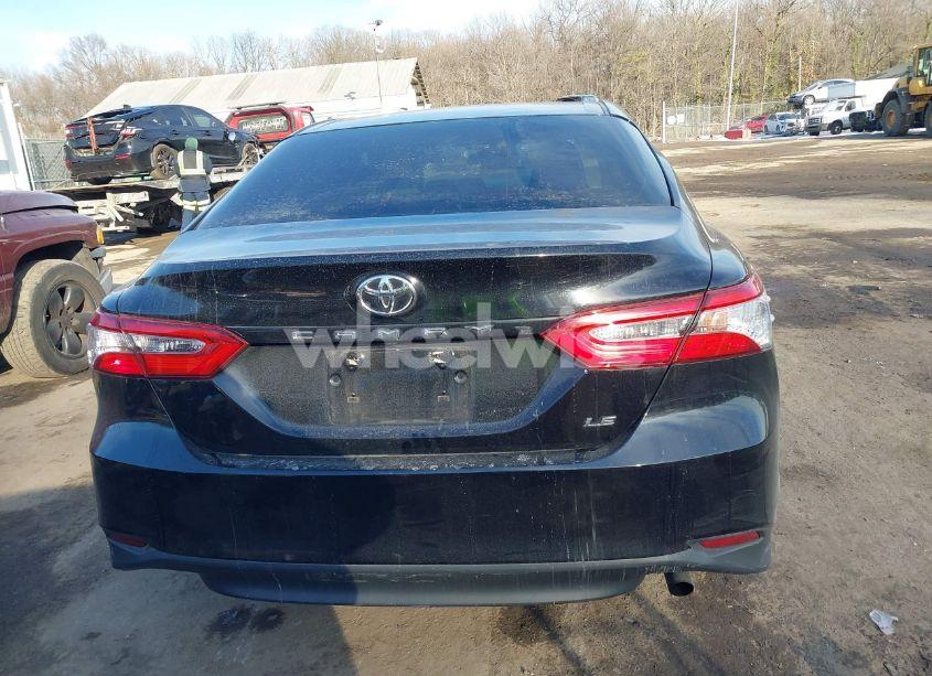 Photo 16 of 2018 Toyota Camry LE (VIN 4T1B11HK0JU509707)