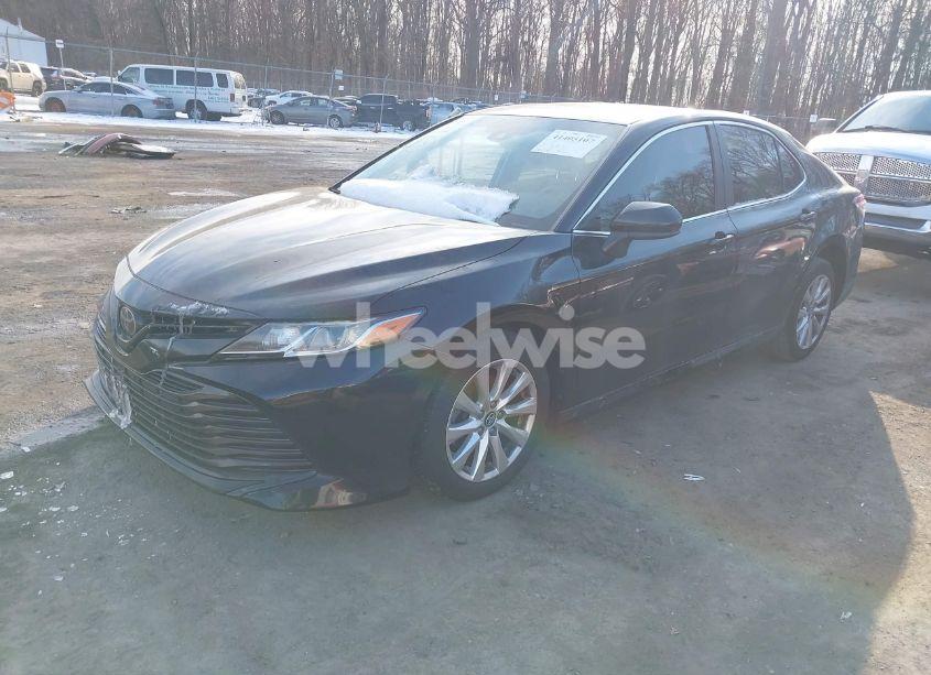 Photo 2 of 2018 Toyota Camry LE (VIN 4T1B11HK0JU509707)