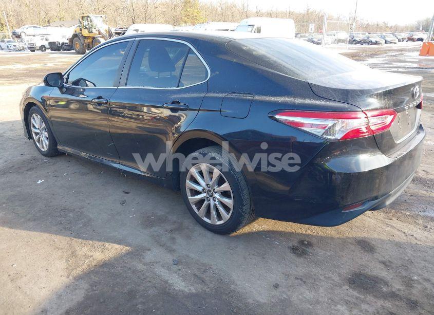 Photo 3 of 2018 Toyota Camry LE (VIN 4T1B11HK0JU509707)