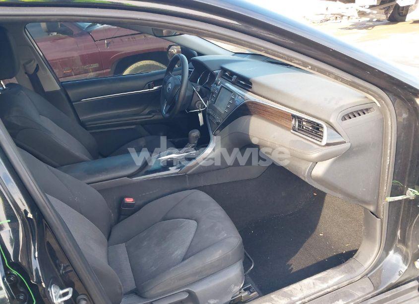 Photo 5 of 2018 Toyota Camry LE (VIN 4T1B11HK0JU509707)