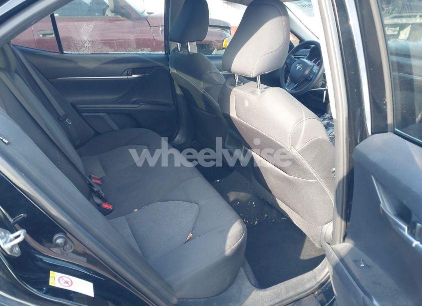 Photo 8 of 2018 Toyota Camry LE (VIN 4T1B11HK0JU509707)