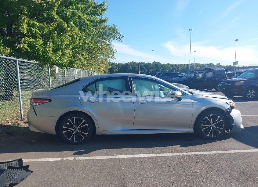 Photo 13 of 2018 Toyota Camry SE (VIN 4T1B11HK0JU527348)