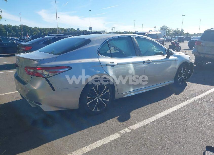 Photo 4 of 2018 Toyota Camry SE (VIN 4T1B11HK0JU527348)