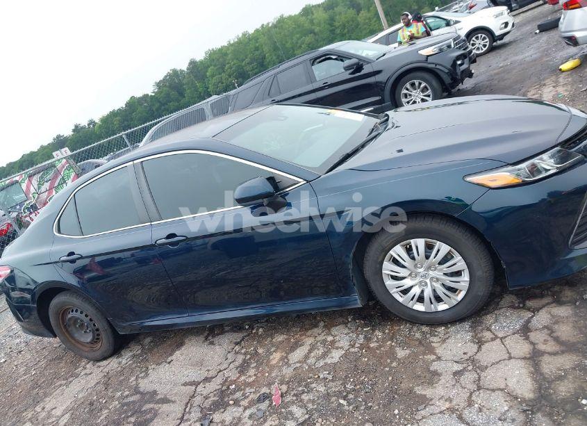 Photo 13 of 2018 Toyota Camry L/LE/SE/XLE (VIN 4T1B11HK0JU534154)
