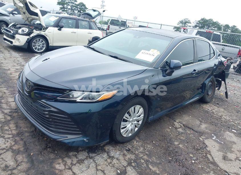 Photo 2 of 2018 Toyota Camry L/LE/SE/XLE (VIN 4T1B11HK0JU534154)