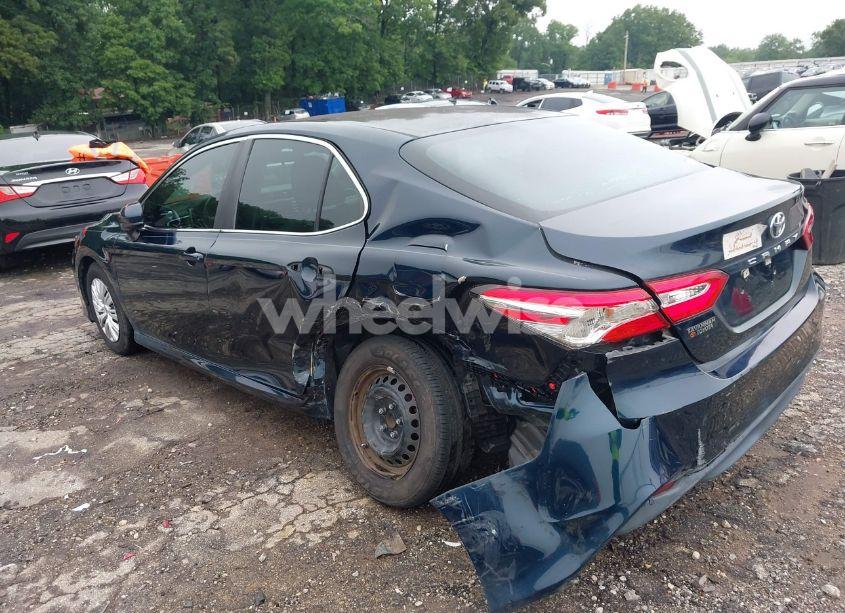 Photo 6 of 2018 Toyota Camry L/LE/SE/XLE (VIN 4T1B11HK0JU534154)