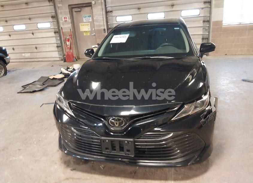 Photo 11 of 2018 Toyota Camry L (VIN 4T1B11HK0JU550497)