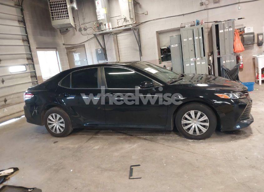 Photo 12 of 2018 Toyota Camry L (VIN 4T1B11HK0JU550497)