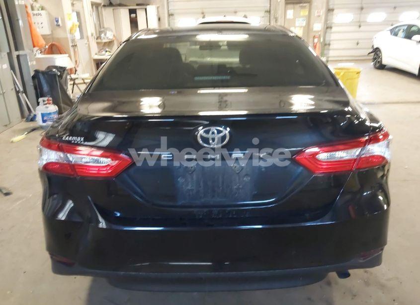 Photo 15 of 2018 Toyota Camry L (VIN 4T1B11HK0JU550497)