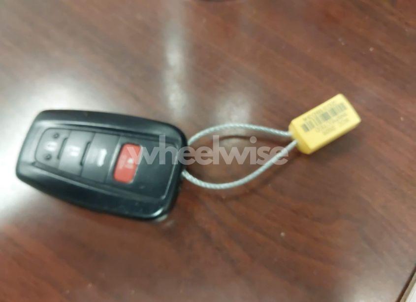 Photo 11 of 2018 Toyota Camry SE (VIN 4T1B11HK0JU559930)