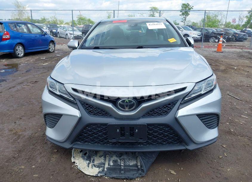 Photo 12 of 2018 Toyota Camry SE (VIN 4T1B11HK0JU559930)