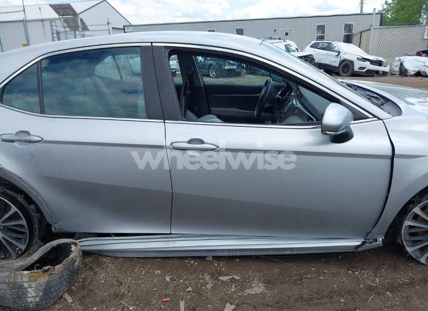 Photo 13 of 2018 Toyota Camry SE (VIN 4T1B11HK0JU559930)