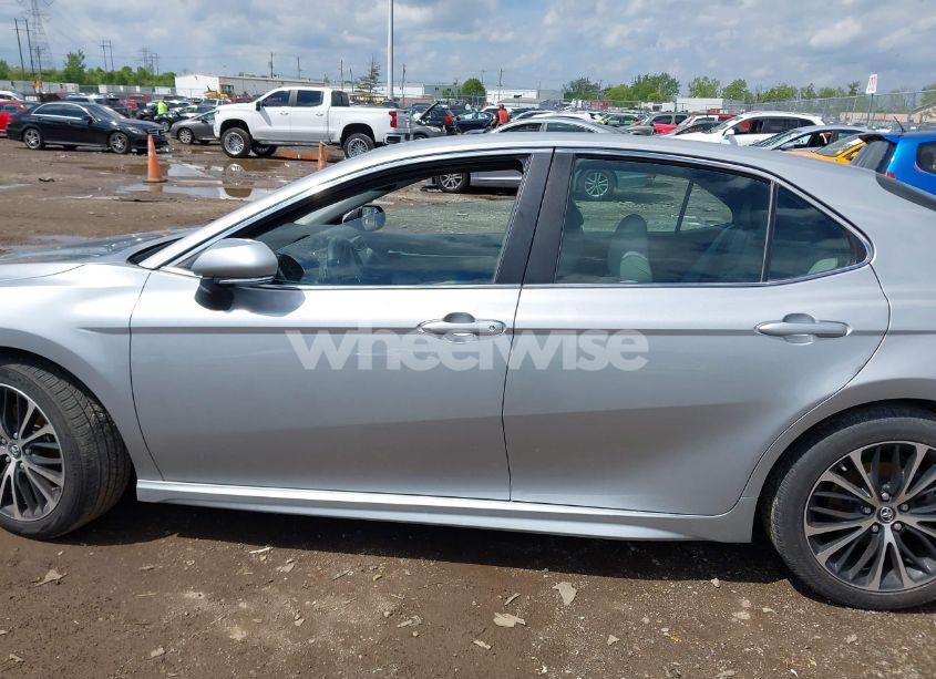 Photo 14 of 2018 Toyota Camry SE (VIN 4T1B11HK0JU559930)