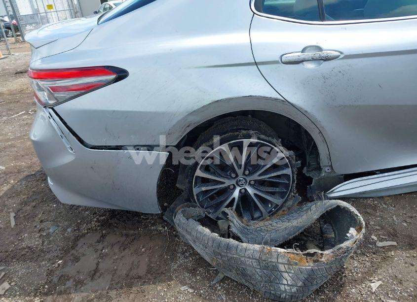 Photo 17 of 2018 Toyota Camry SE (VIN 4T1B11HK0JU559930)