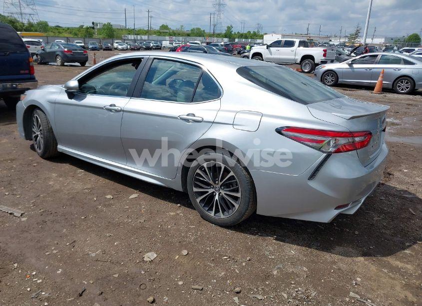 Photo 3 of 2018 Toyota Camry SE (VIN 4T1B11HK0JU559930)