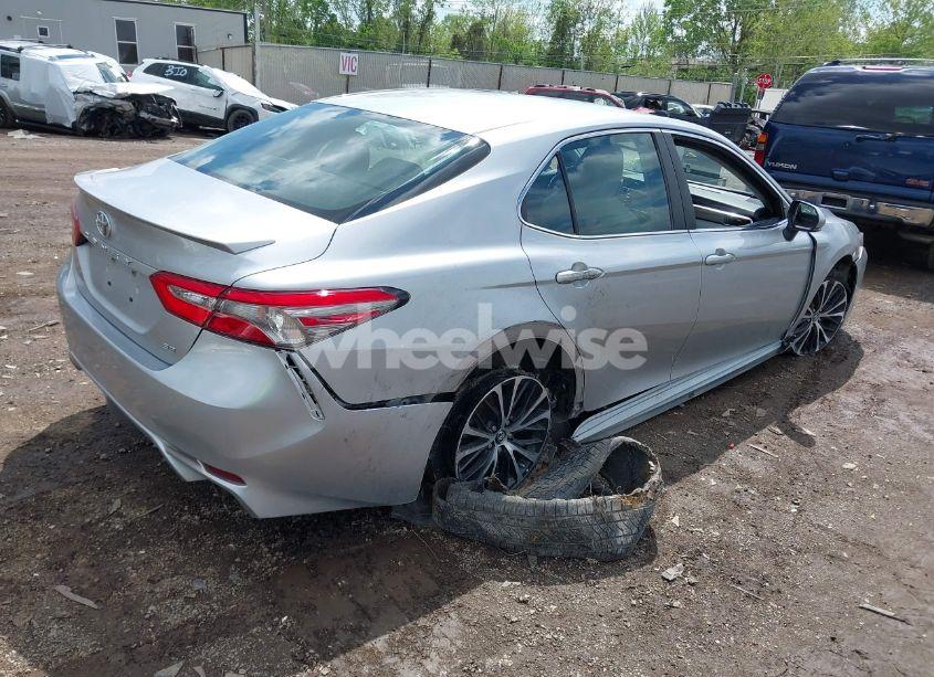 Photo 4 of 2018 Toyota Camry SE (VIN 4T1B11HK0JU559930)