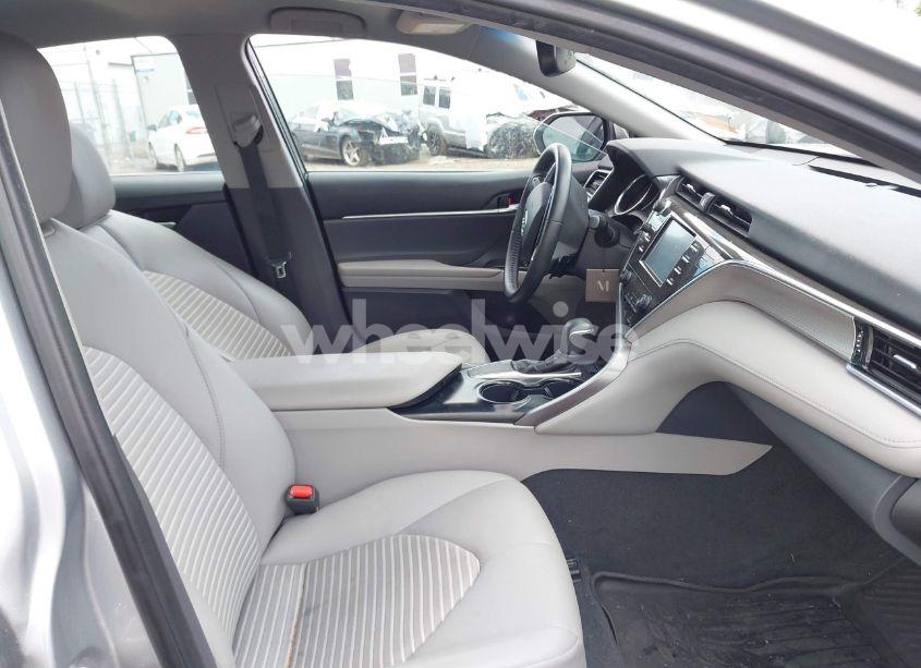 Photo 5 of 2018 Toyota Camry SE (VIN 4T1B11HK0JU559930)