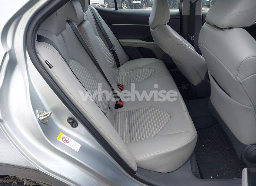 Photo 8 of 2018 Toyota Camry SE (VIN 4T1B11HK0JU559930)