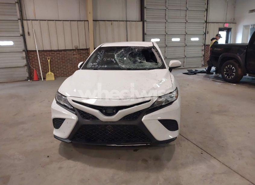 Photo 12 of 2018 Toyota Camry SE (VIN 4T1B11HK0JU567266)
