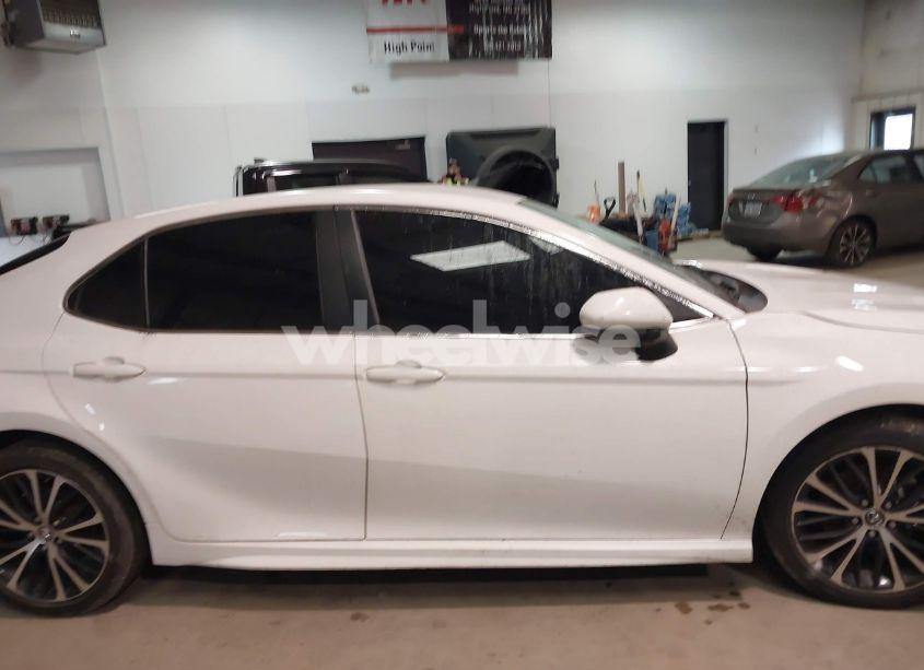 Photo 13 of 2018 Toyota Camry SE (VIN 4T1B11HK0JU567266)